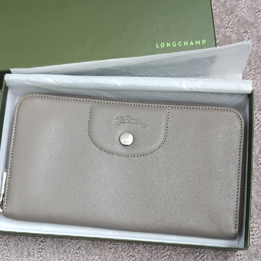 Longchamp Gray Leather Wallet